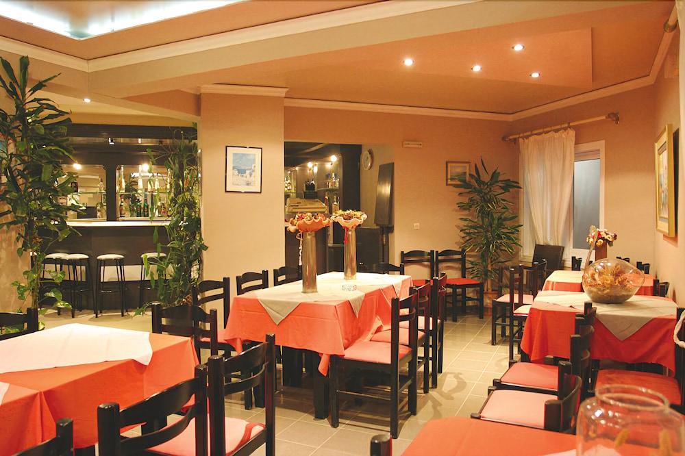Hotel Koukouras Stalós Екстериор снимка