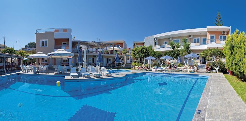 Hotel Koukouras Stalós Екстериор снимка