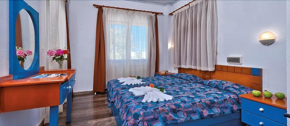 Hotel Koukouras Stalós Екстериор снимка