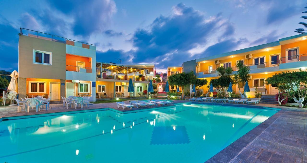 Hotel Koukouras Stalós Екстериор снимка