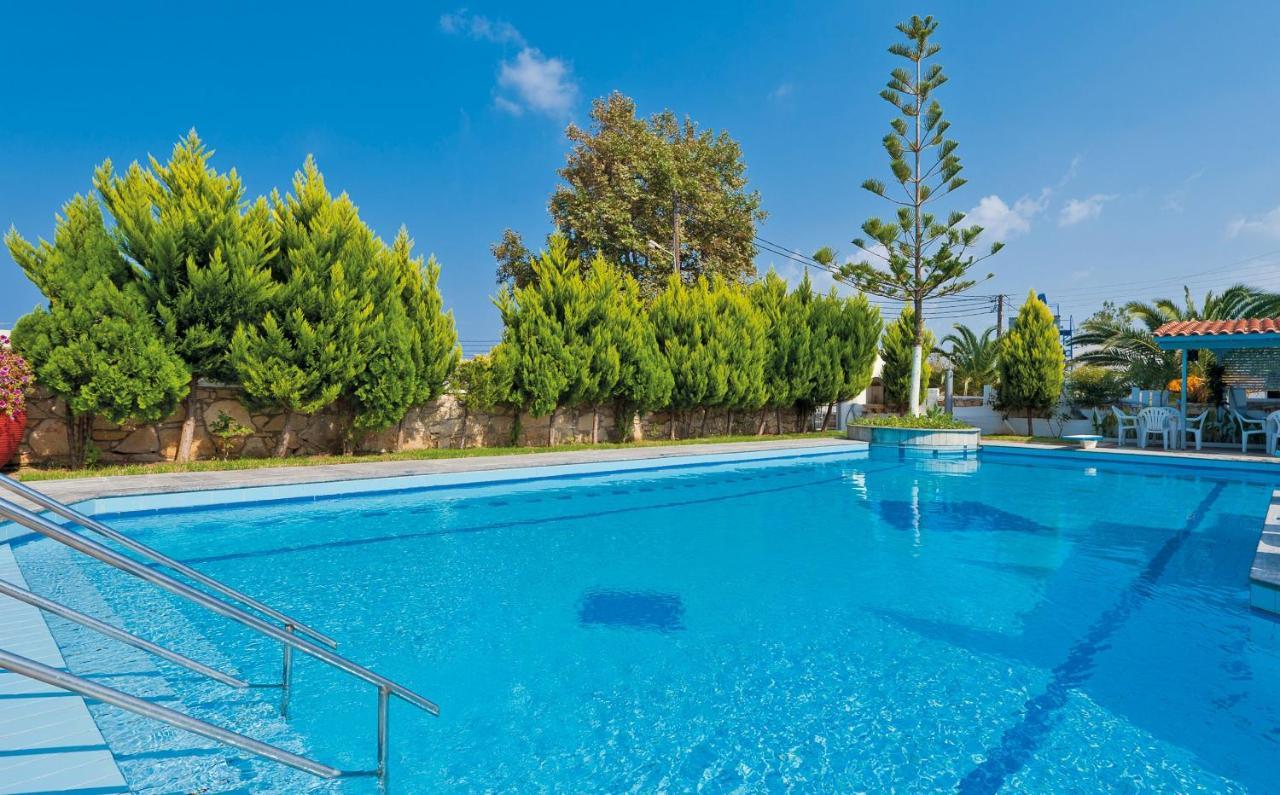 Hotel Koukouras Stalós Екстериор снимка