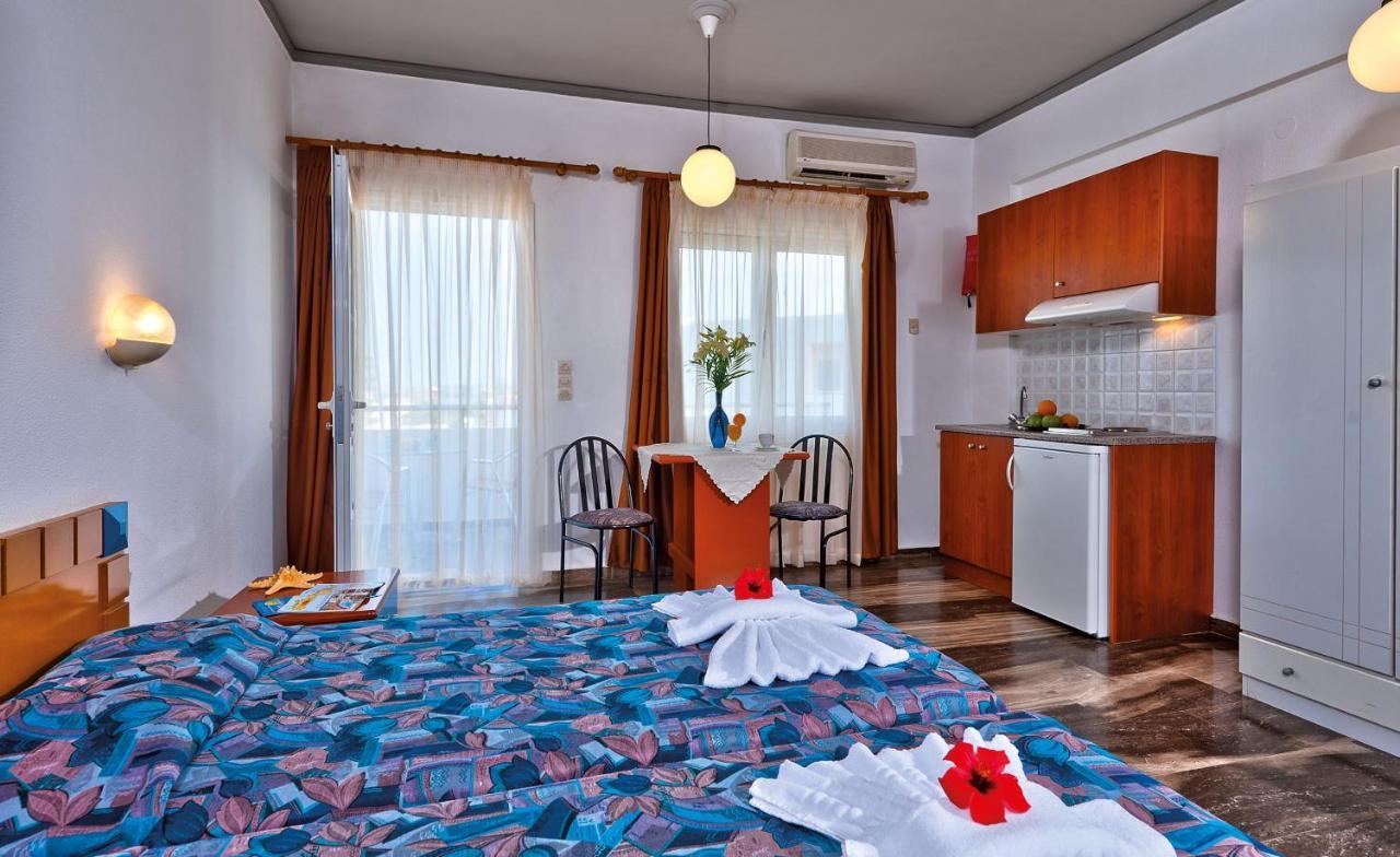 Hotel Koukouras Stalós Екстериор снимка