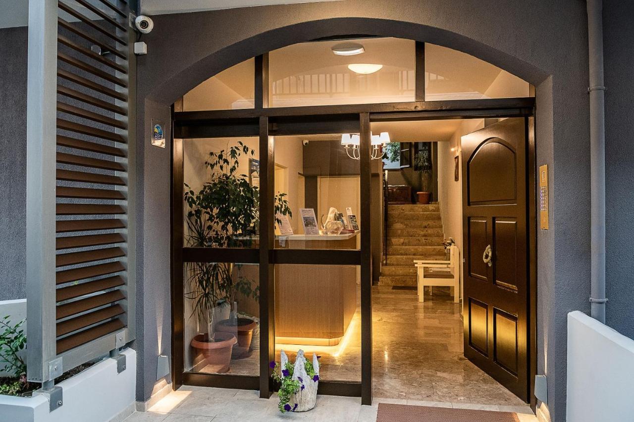 Hotel Koukouras Stalós Екстериор снимка
