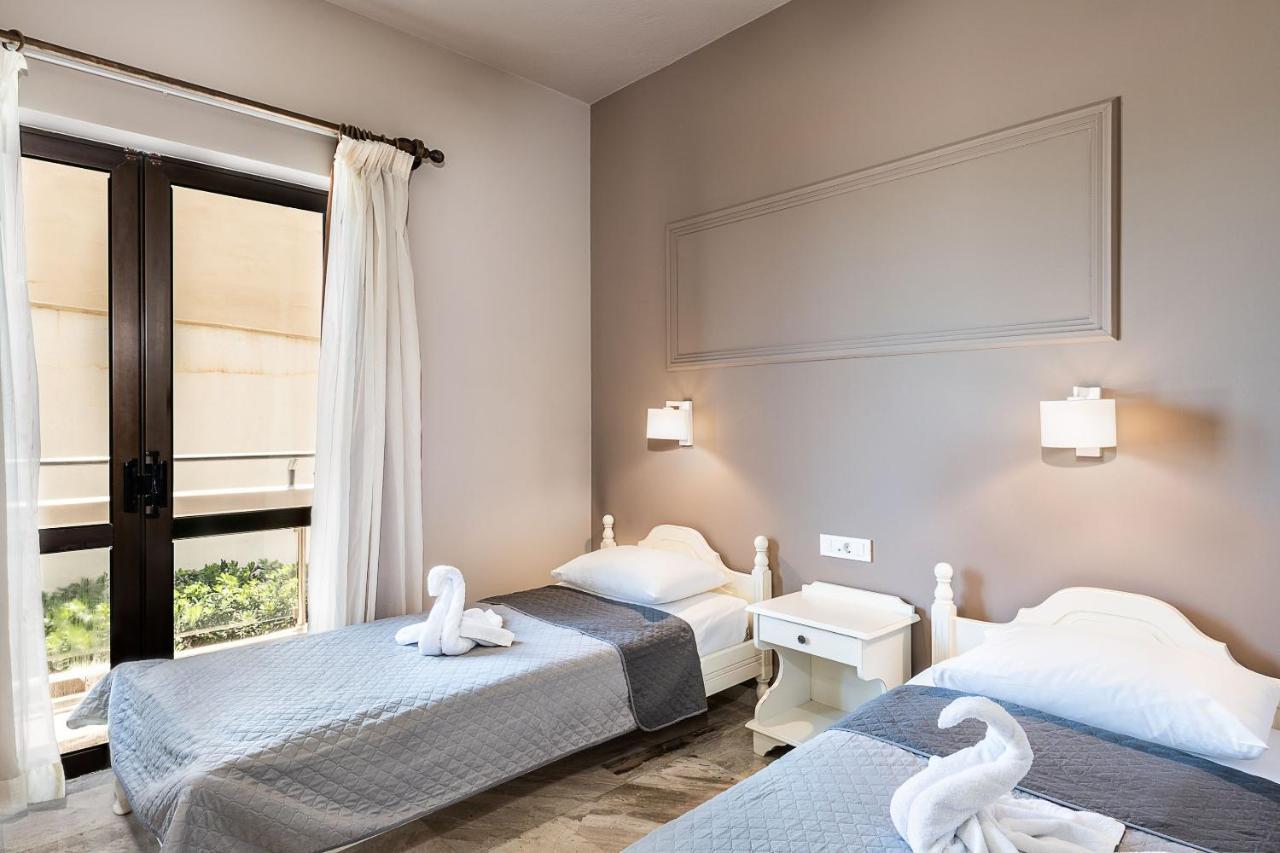 Hotel Koukouras Stalós Екстериор снимка