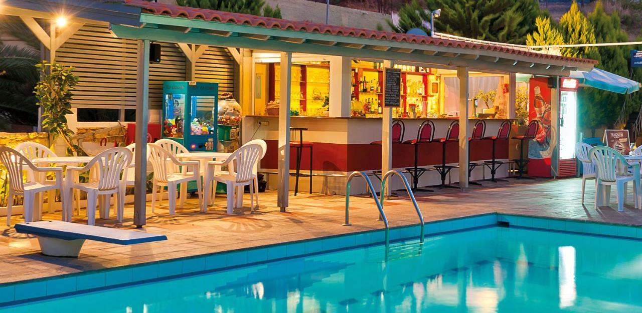 Hotel Koukouras Stalós Екстериор снимка