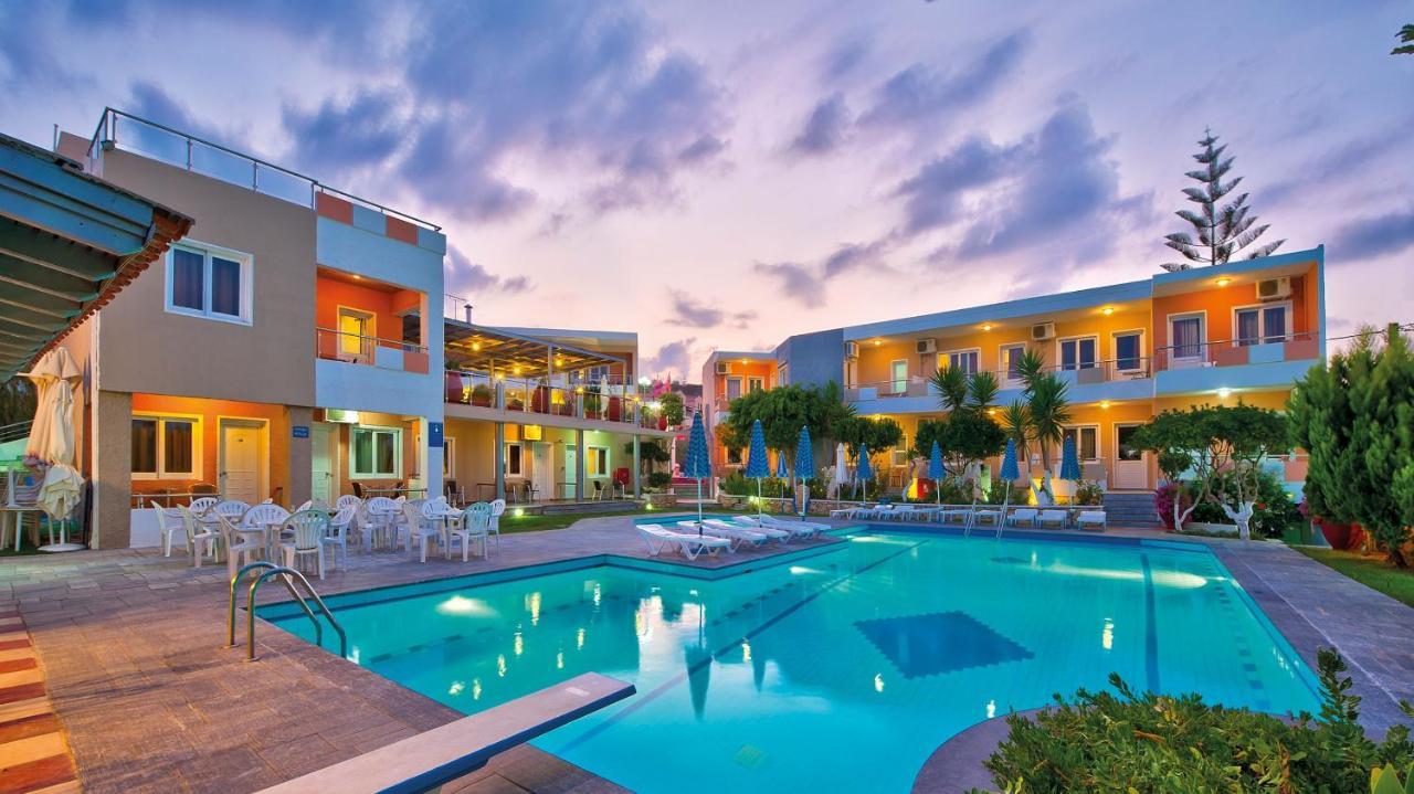 Hotel Koukouras Stalós Екстериор снимка