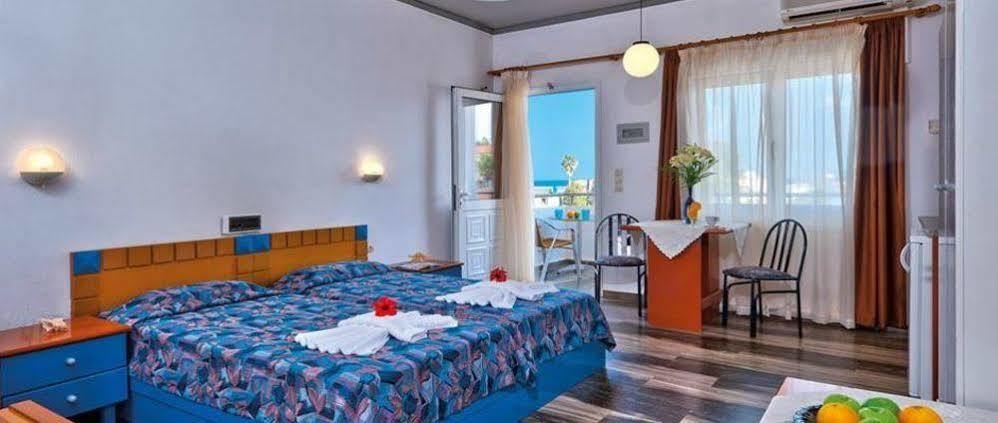 Hotel Koukouras Stalós Екстериор снимка