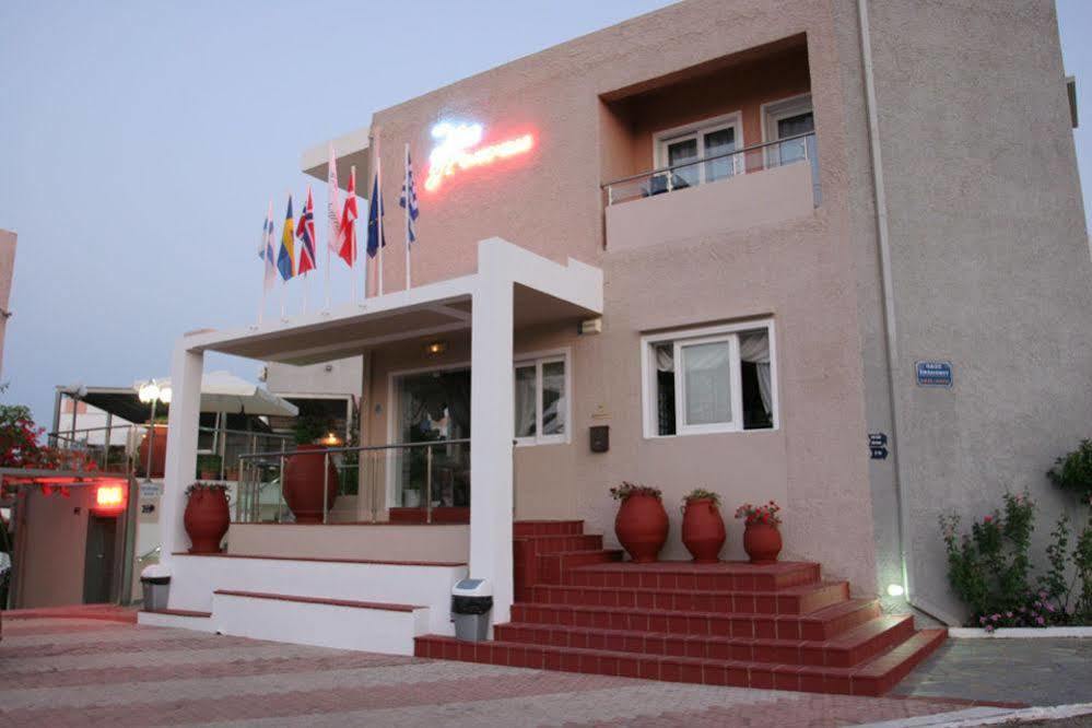 Hotel Koukouras Stalós Екстериор снимка